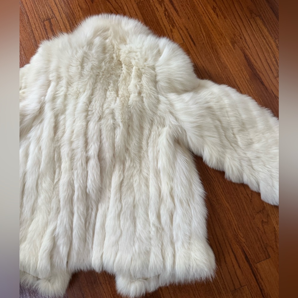 Luxurious Natural Blue Fox Fur Coat - Perfect for a Wedding - Picture 13 of 16